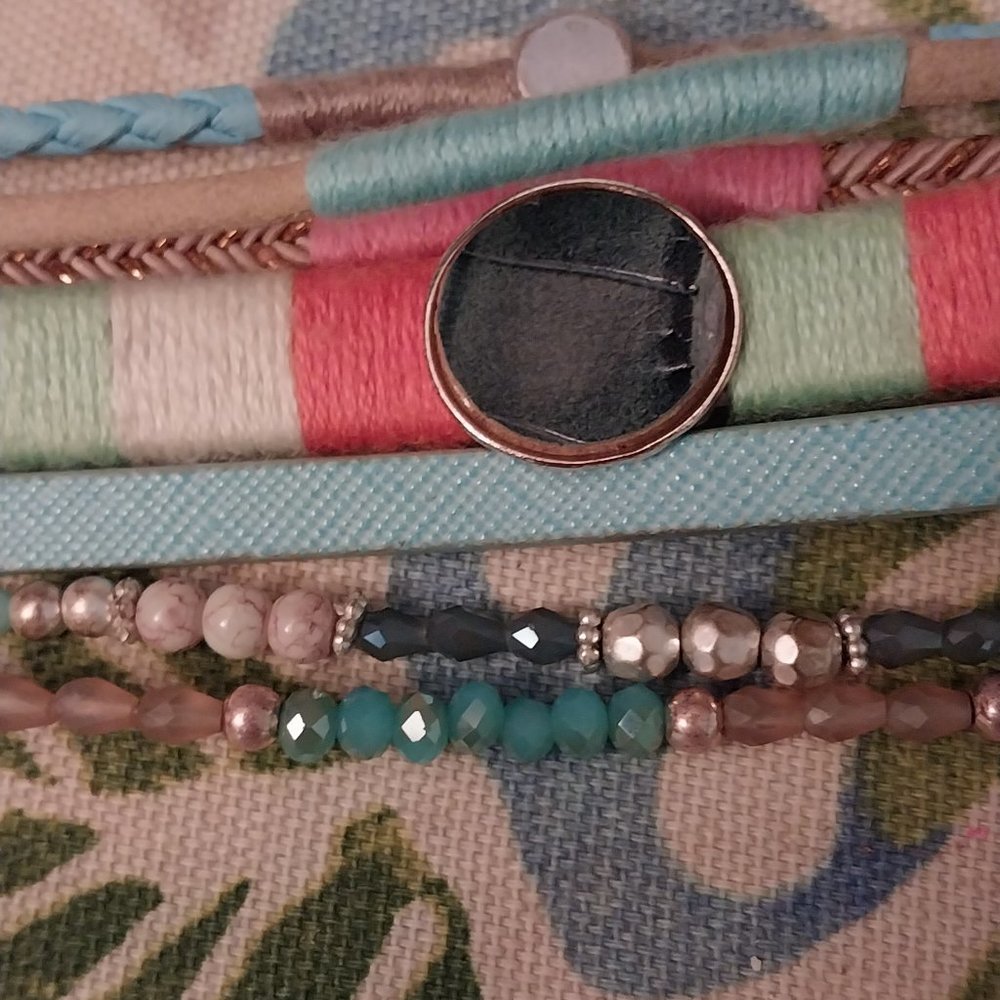 2746 Plunder Magnetic Seven Strand Bracelet - Picture 8 of 8